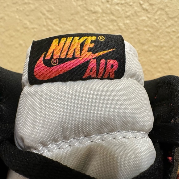 Jordan 1 retro high OG Light Fusion Red Size 11 - Picture 7 of 7